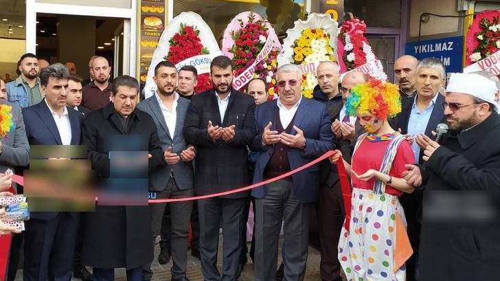 Esenler Belediyesi Başkanı Mehmet Tevfik Göksu, 'tacizci hoca' Burhan Dalgalı ile aynı karede