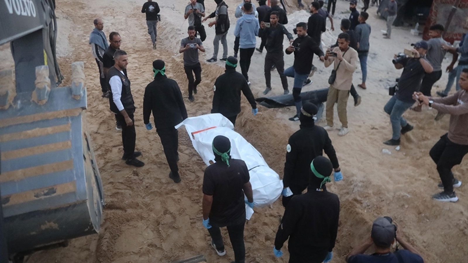 Hamas, Gazze’de İsrailli esirlere ait 3 cesedi Kızılhaç’a teslim etti