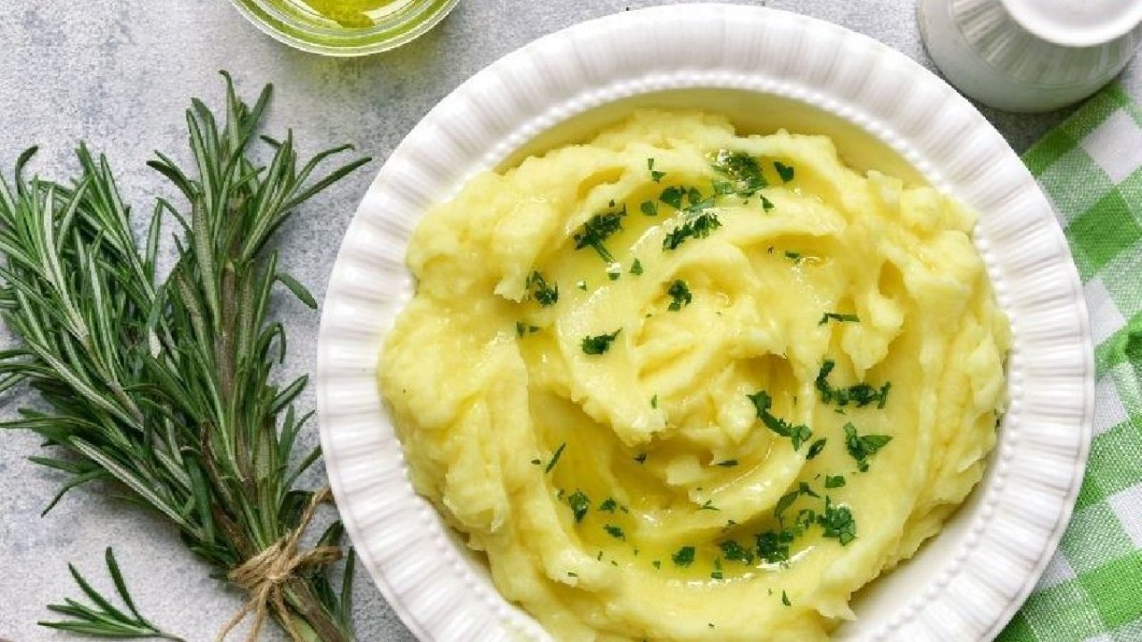 İpeksi ve Kremsi Kıvamıyla Mükemmel Patates Püresi Tarifi