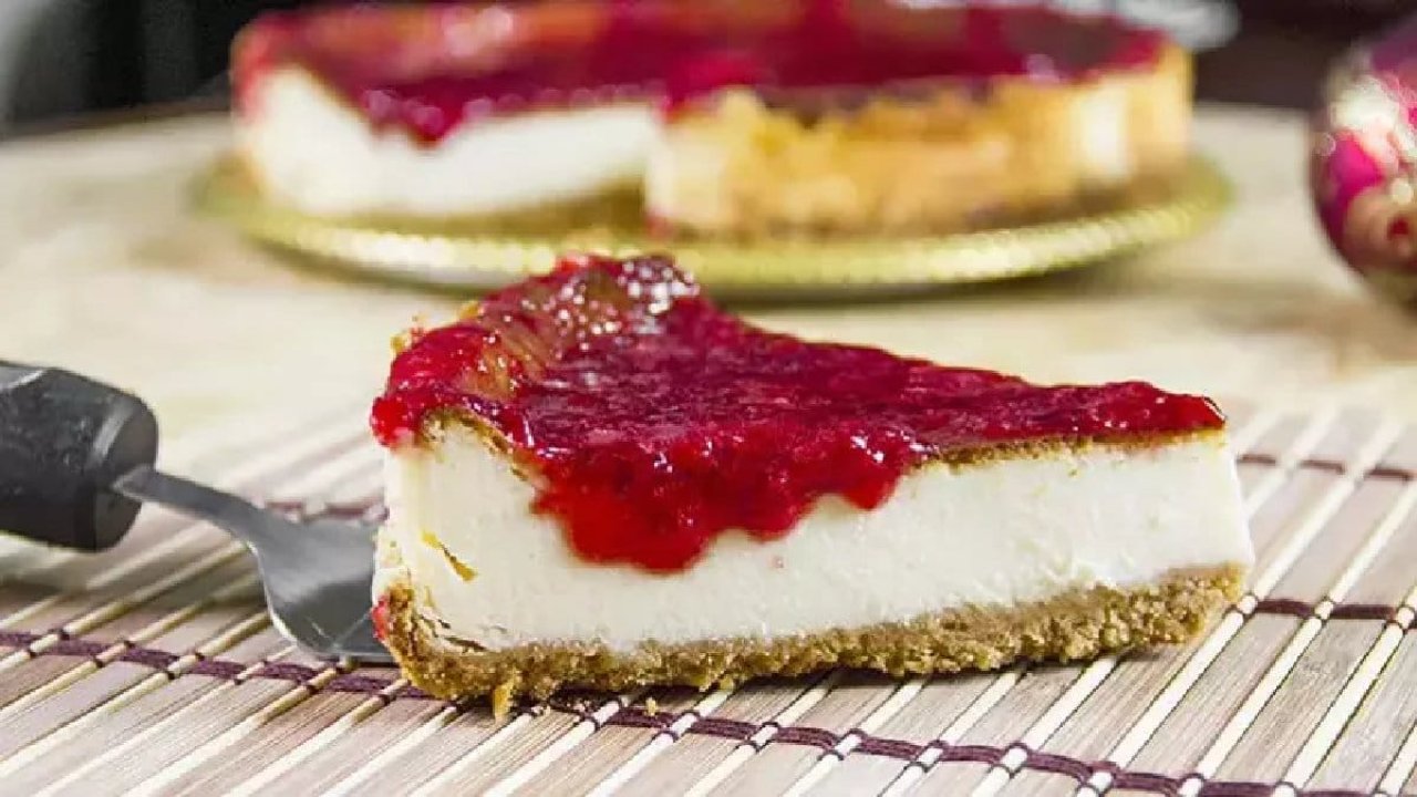 Kıvam Garantisiyle Sofraların Yıldızı: Orijinal New York Cheesecake Tarifi!
