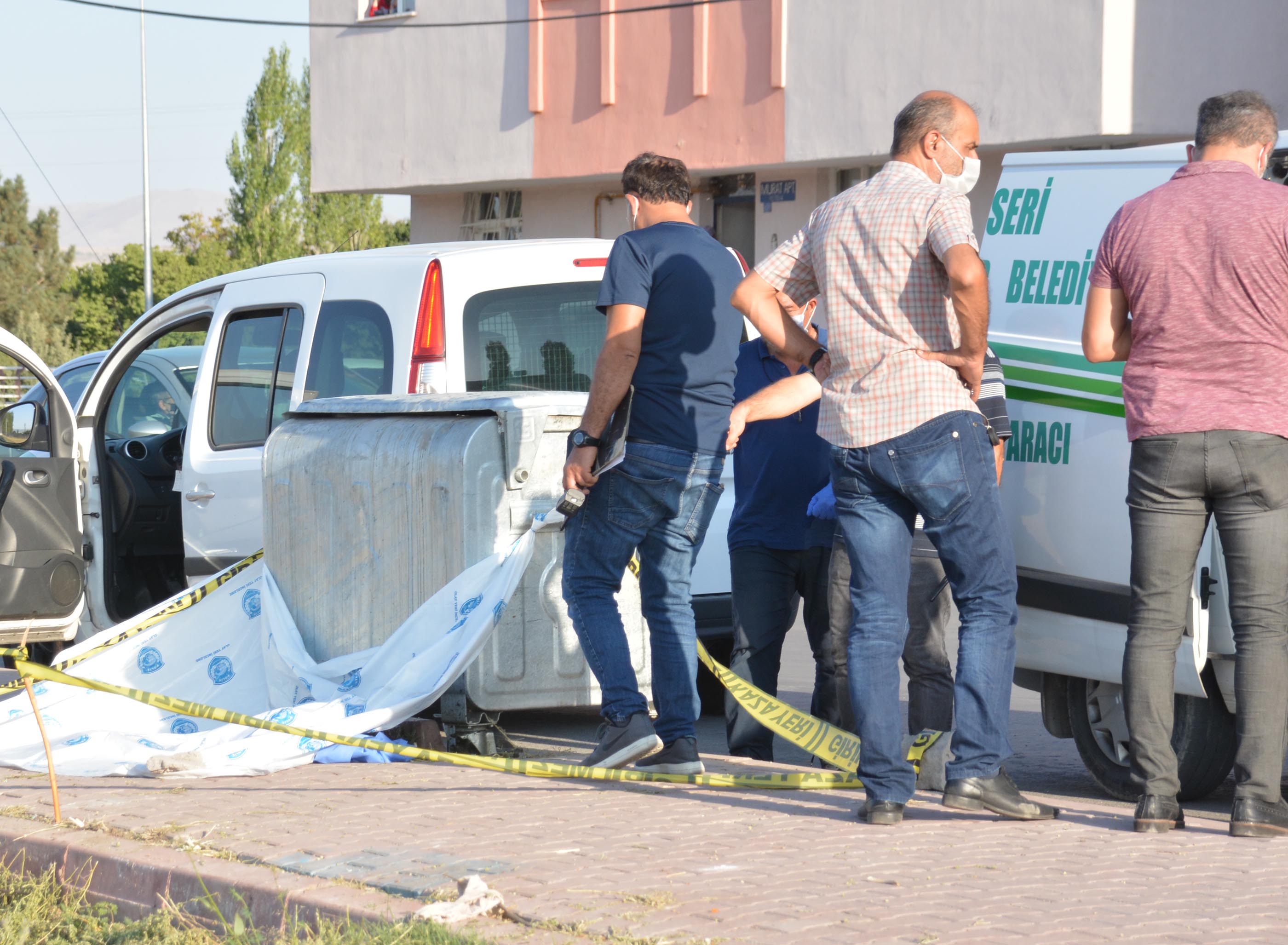 Çöp konteynerinden bebek cesedi çıktı!