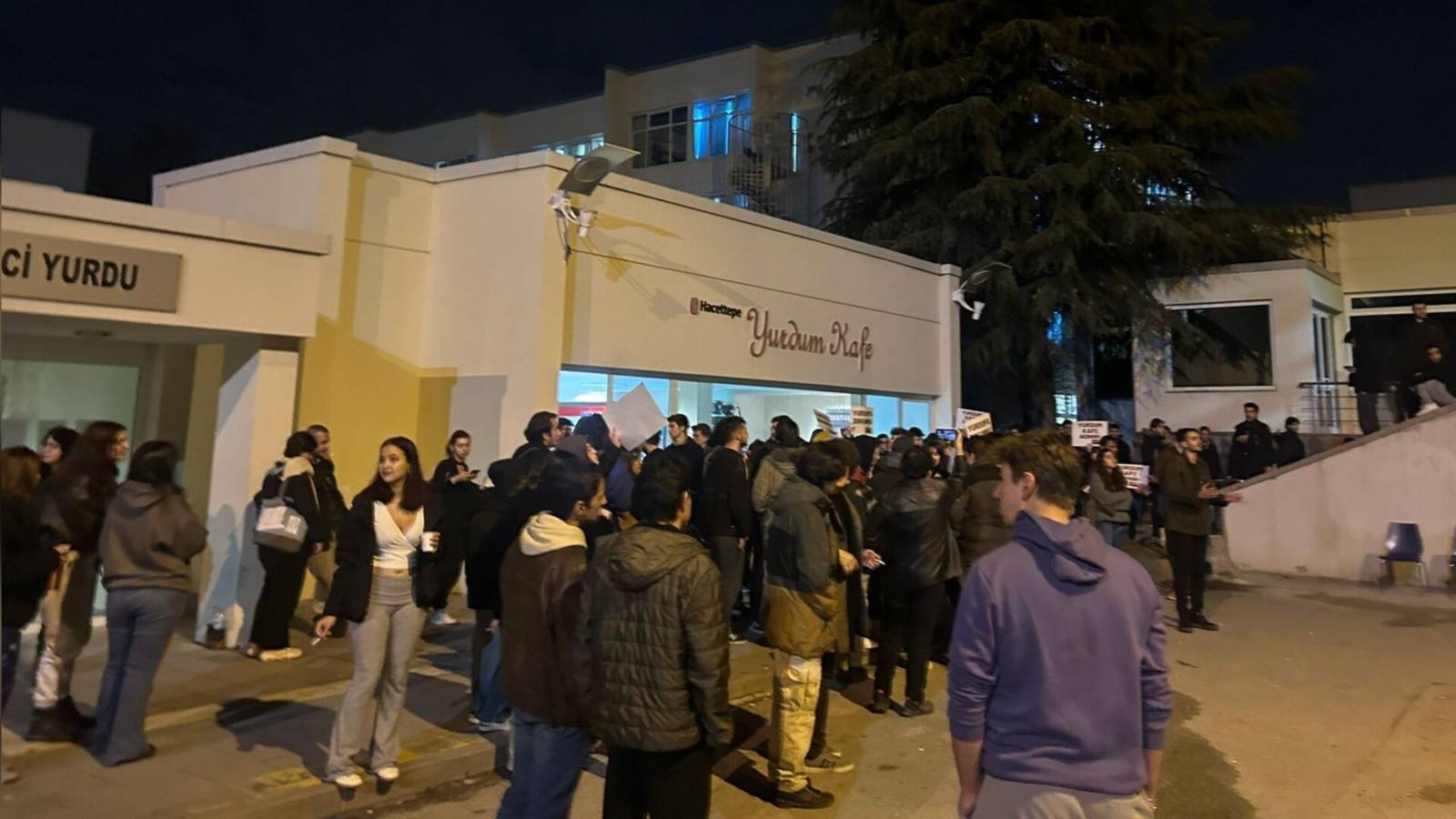 Yemekhane krizi: Üniversite geri adım atmıyor, “ödül sistemi” savunması tepki çekti