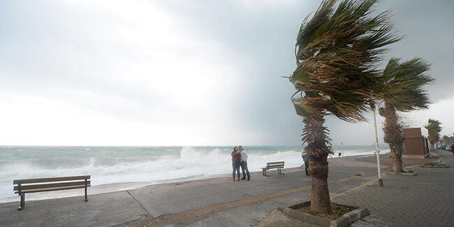 Meteoroloji 18 Eylül hava durumu tahminlerini açıkladı: Şiddetli rüzgar ve fırtınaya dikkat!