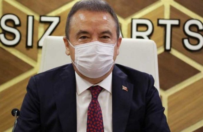 Tedavisi devam eden Muhittin Böcek'ten sevindirici haber!