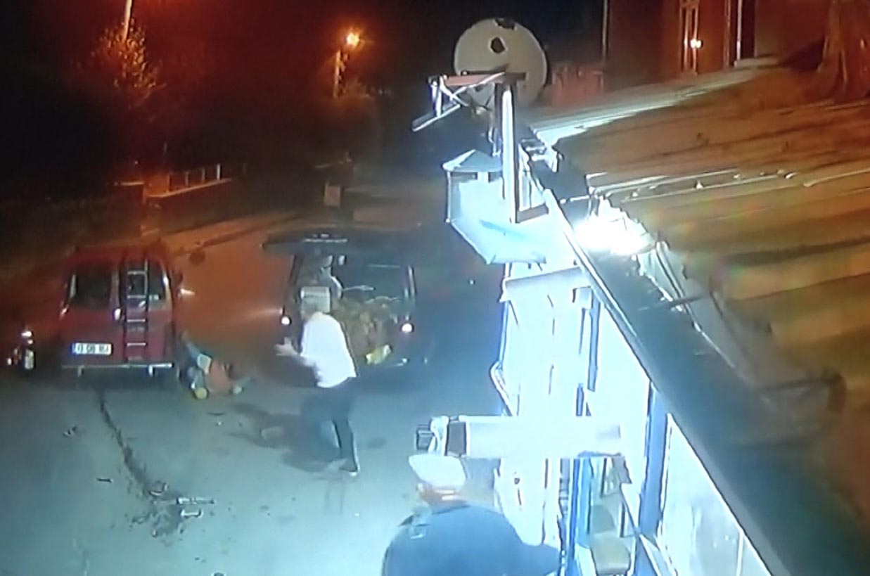 İki kişiye çarpıp kaçtı!