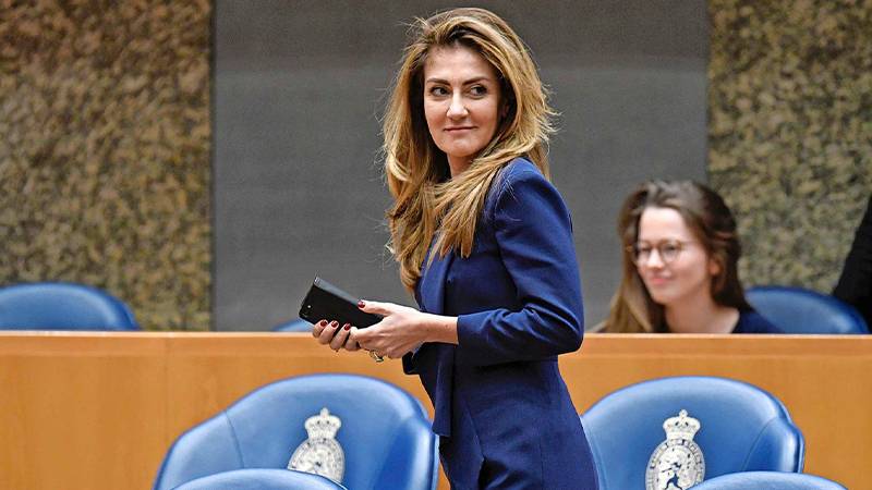 Hollanda’da azınlık hükümetine Türk kökenli Bakan: Dilan Yeşilgöz Savunma Bakanı oldu