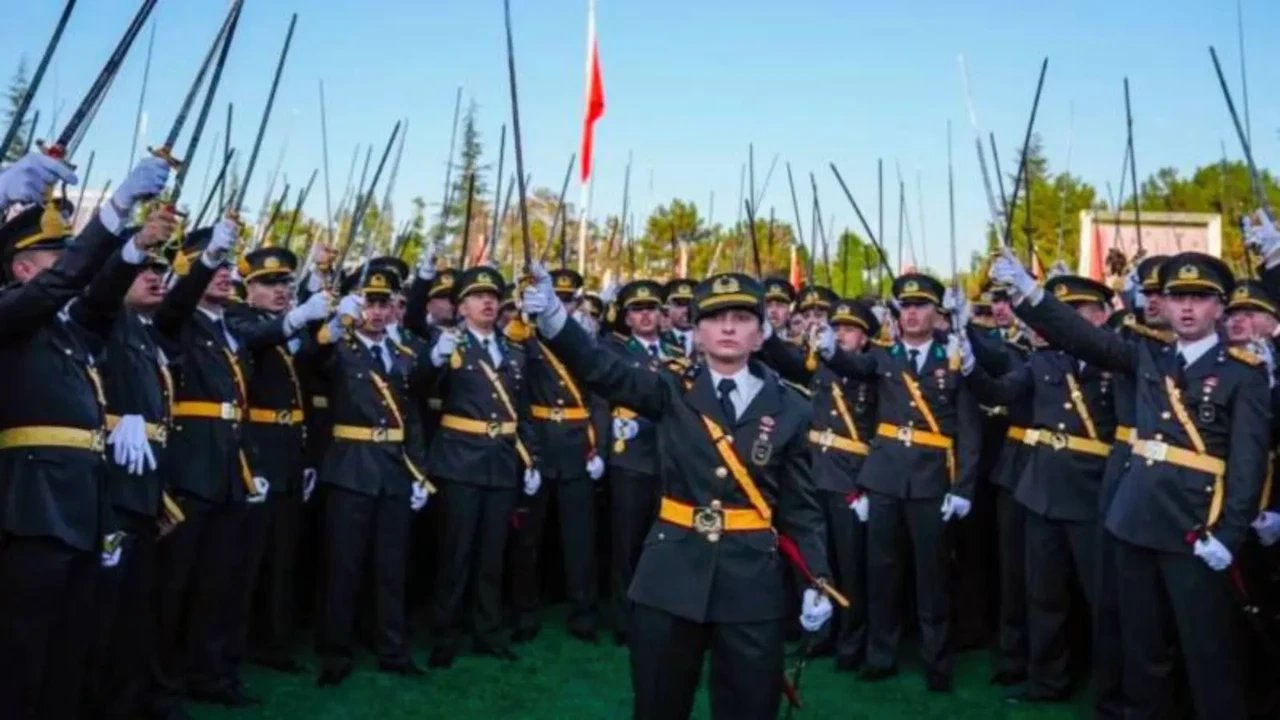 İhraç Edilen Teğmen Ö.S. TSK’ya Geri Dönüyor: Mahkeme Kararı Açıklandı!