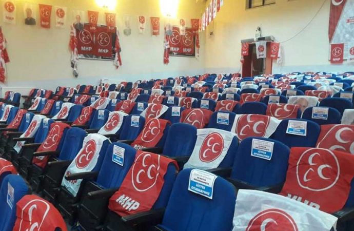 MHP'liler Türkiye'nin aydınlarının isimlerinin üstünü kapadı!