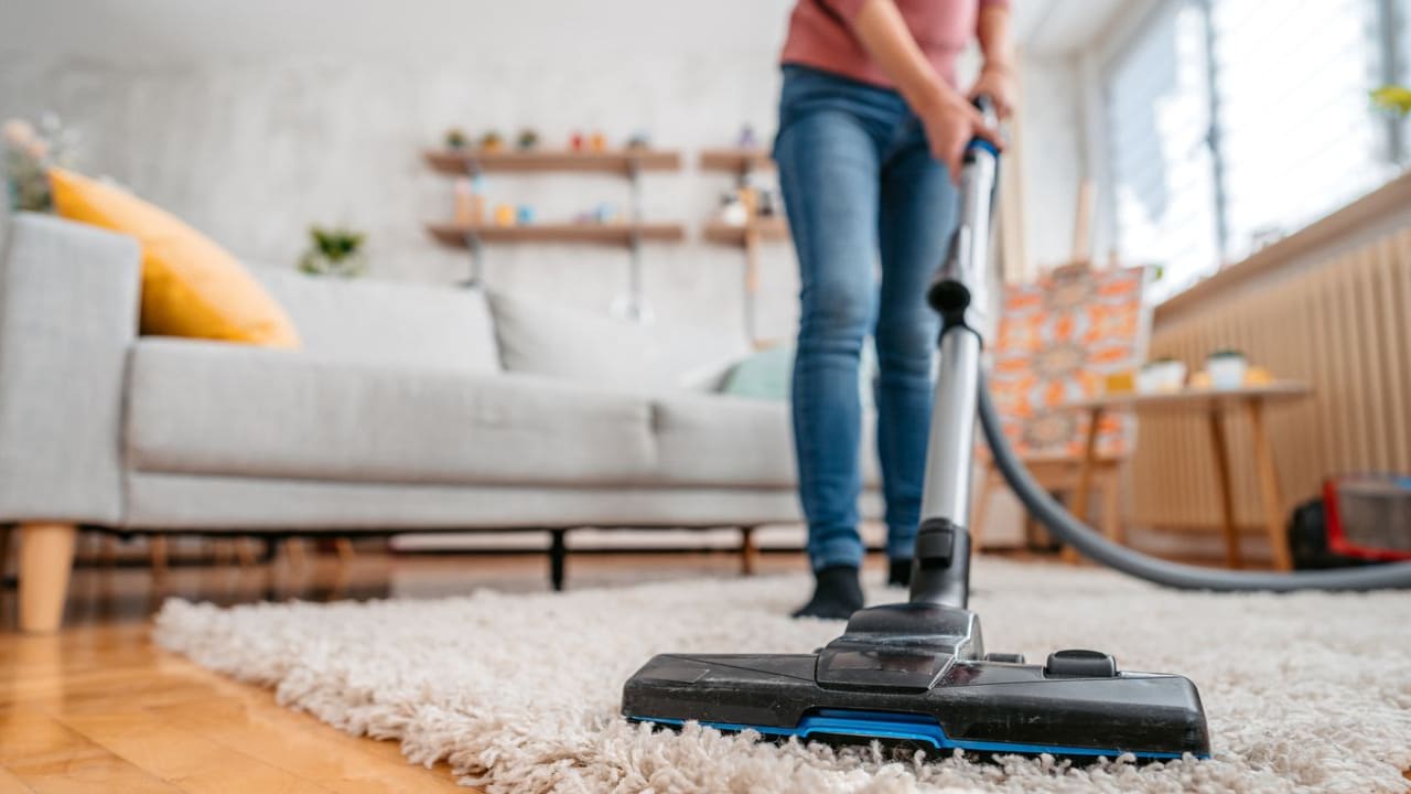 Elektrik süpürgesi kullanırken dikkat! “Temizlik” yaparken sağlığınızı riske atıyor olabilirsiniz
