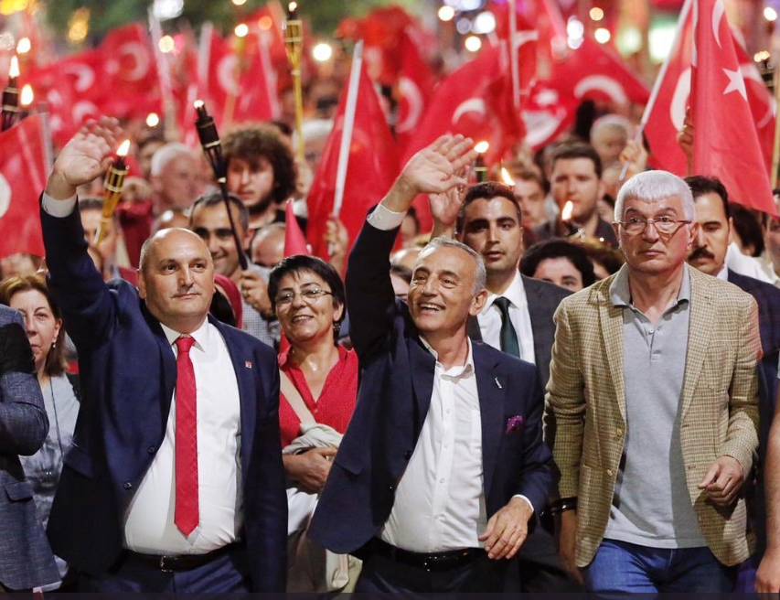 19 Mayıs'ın 100. yılında Küçükçekmece'de yıllar sonra fener alaylı kutlama
