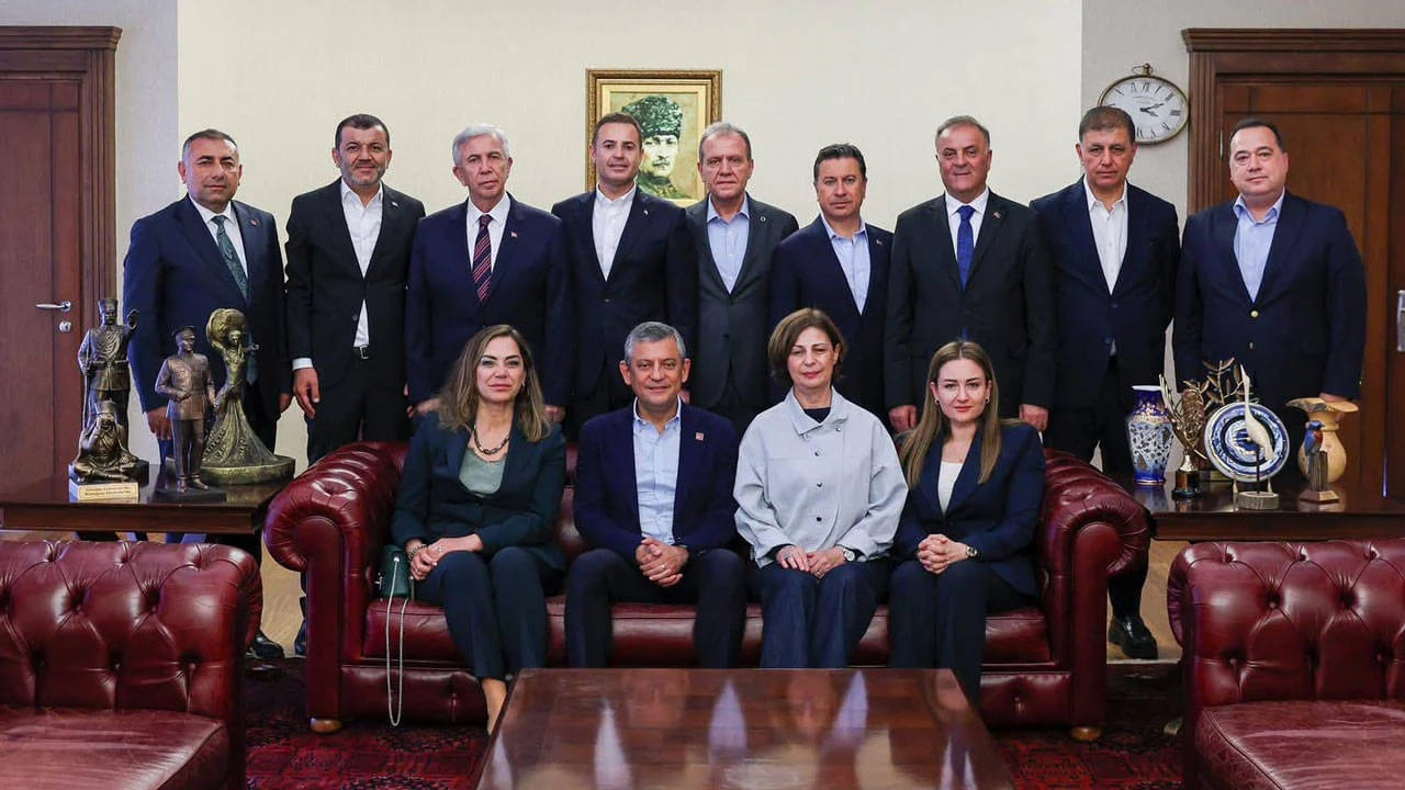 CHP’li belediye başkanlarından ortak bildiri: “Özgür Özel’in yanındayız”