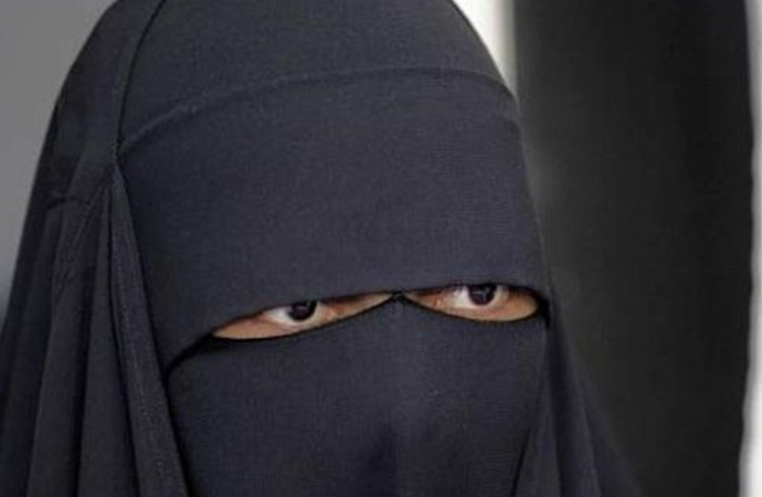 Doktor, hastasının peçesini kaldırmasını istedi: Hakkında soruşturma açıldı
