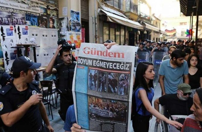 Özgür Gündem ile dayanışma kampanyasına katılan gazetecilere verilen cezalar onandı