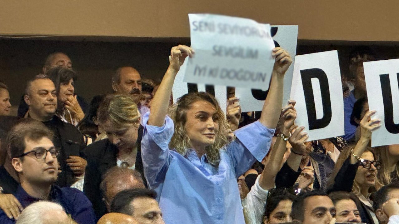 Dilek İmamoğlu'nun pankartı duruşmaya damga vurdu: Salonda kahkahalar yükseldi