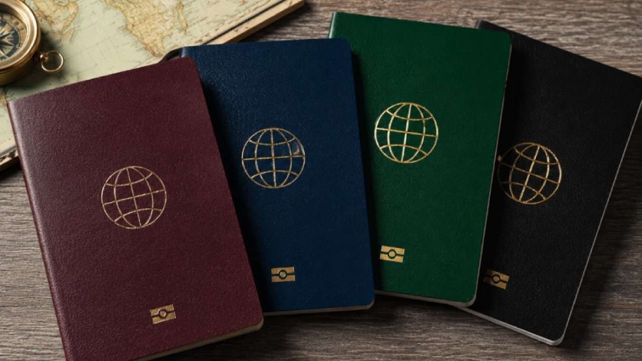 Dünyada en nadir kullanılan pasaport rengi bu ülkede: İşte anlamları