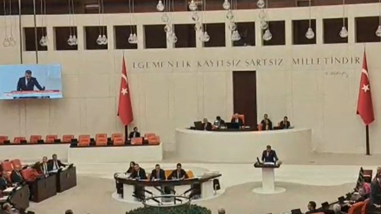 TBMM’de “Mutlak Butlan” Gerilimi! Genel Kurulda Sıralar Yumruklandı!