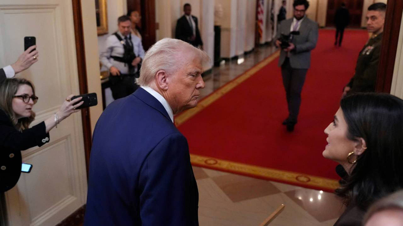 Trump ile CNN muhabiri arasında sert tartışma! 