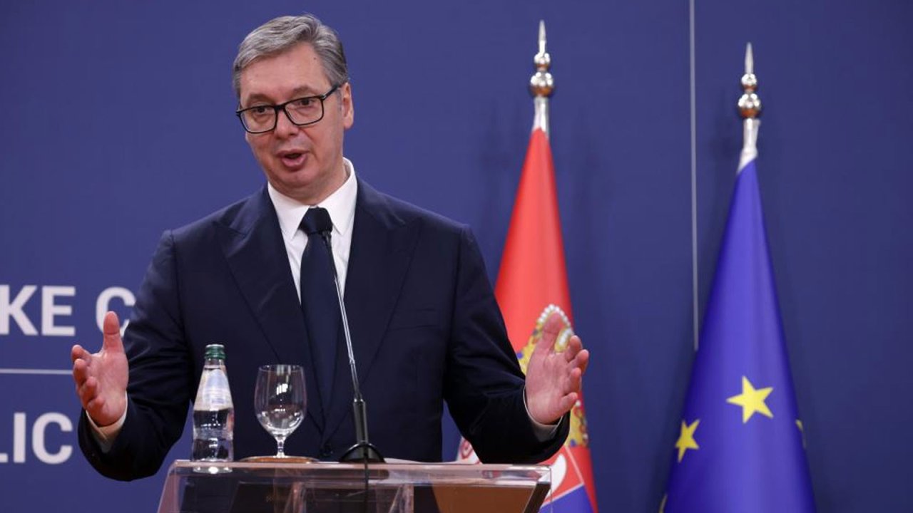 Sırbistan Cumhurbaşkanı Vucic istifa edeceğini açıkladı!