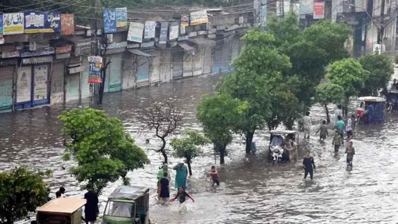 Pakistan’da Sağanak Felaketi: 7 Kişi Hayatını Kaybetti, 33 Yaralı