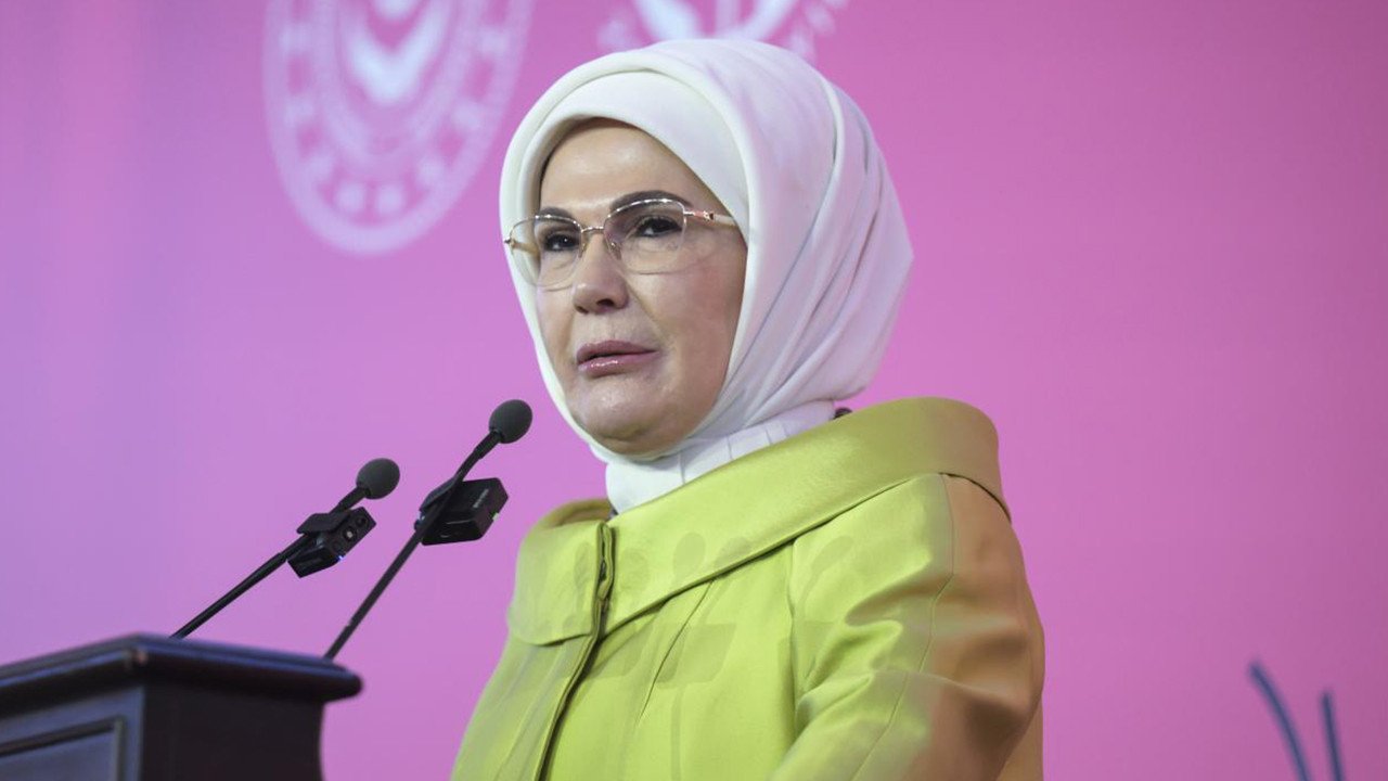Emine Erdoğan'dan Bakan Kurum'a kutlama mesajı!