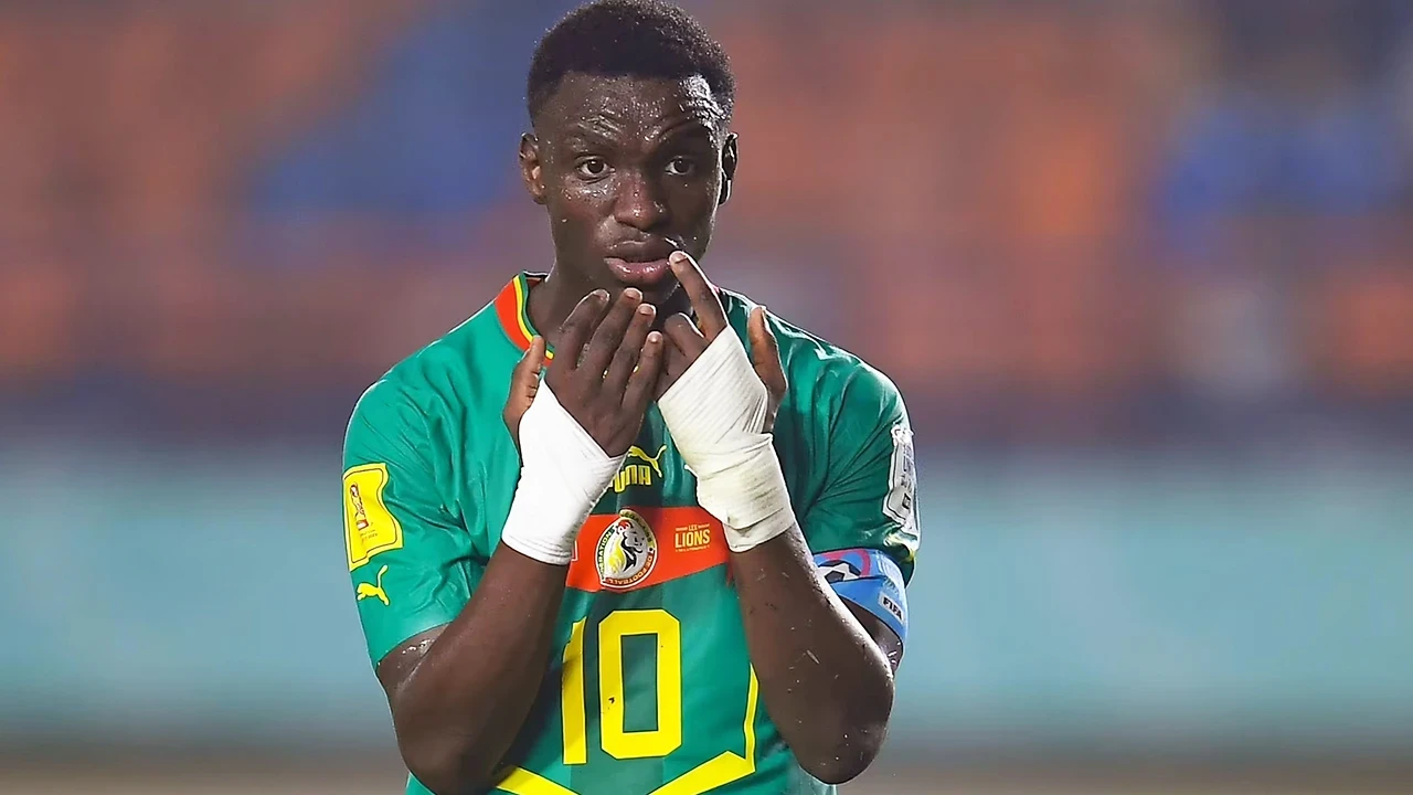 Fenerbahçe'den bir transfer daha! Amara Diouf imza için İstanbul'da