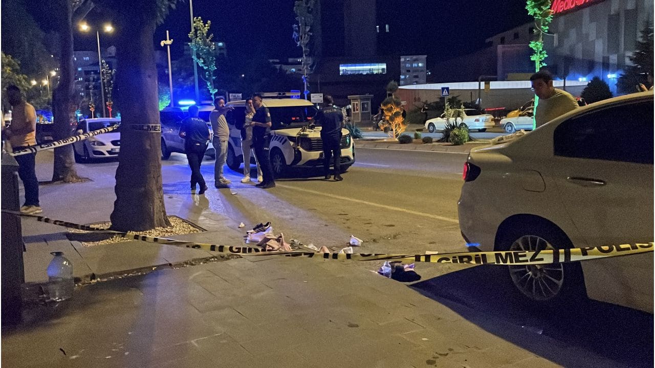 Fatura borcu kavgası kanlı bitti! Site yöneticisini bıçaklayıp kaçtı