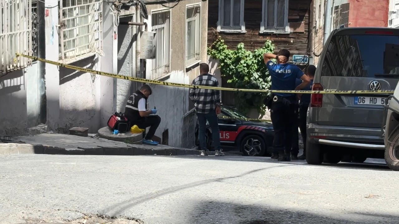 Eski eş kıskançlığı dehşeti yaşattı! Bina girişinde kurşun yağdırdı, ağır yaraladı