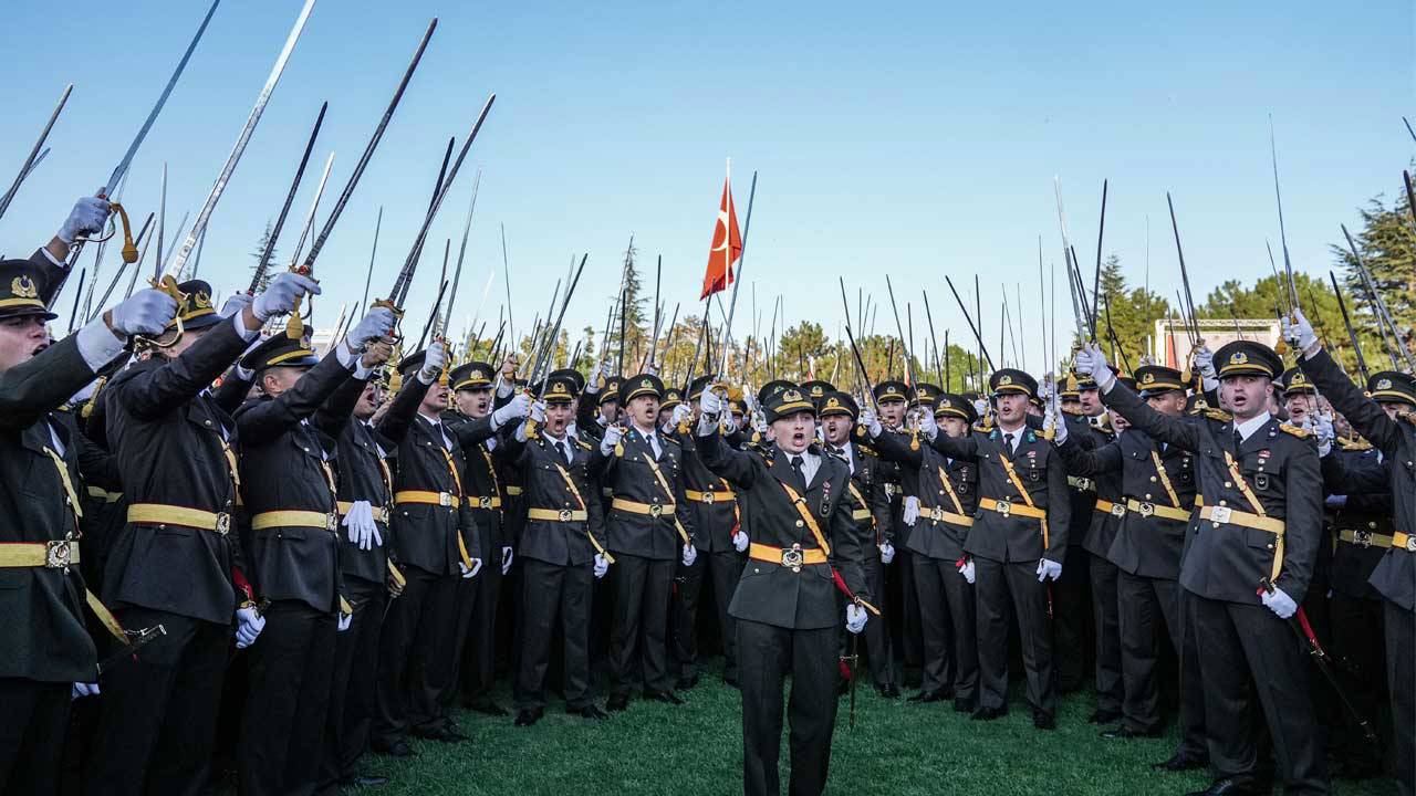 Teğmenler soruşturmasında kritik karar! İhraç edilen 3 komutan için mahkemeden dönüş yolu açıldı
