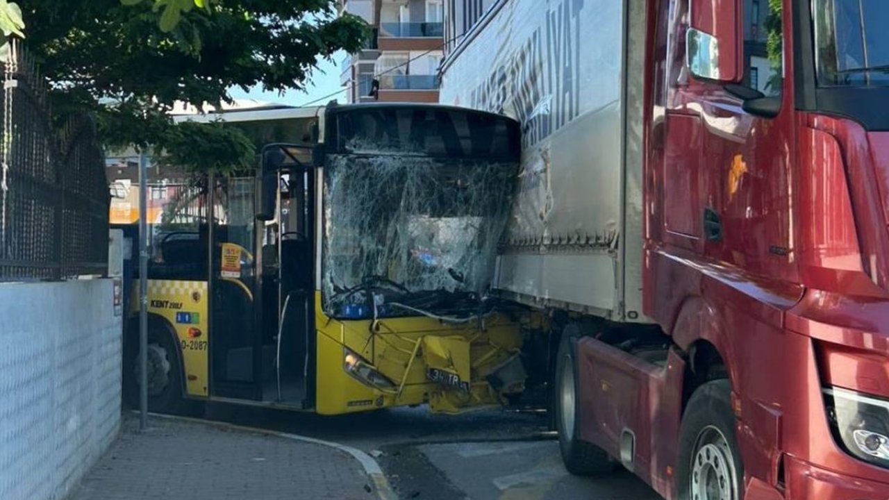 İETT otobüsü ile TIR çarpıştı: 3 kişi yaralandı!