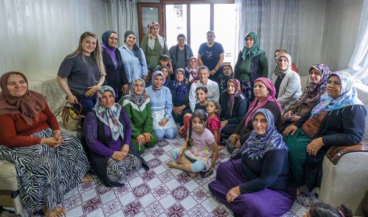 İmamoğlu'ndan Özgür Özel'in fotoğrafıyla dikkat çeken mesaj: 