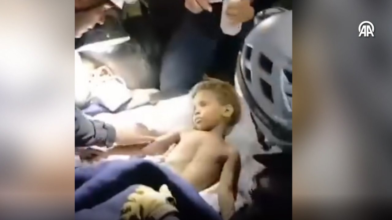 Venezuela’da mucize kurtuluş: 3 yaşındaki çocuk 6 gün sonra enkazdan çıkarıldı