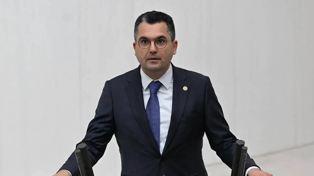 Köprü ve otoyol zamlarına DEVA'dan sert tepki: 'KGM'yi de zabıtalar mı kovalayacak?'