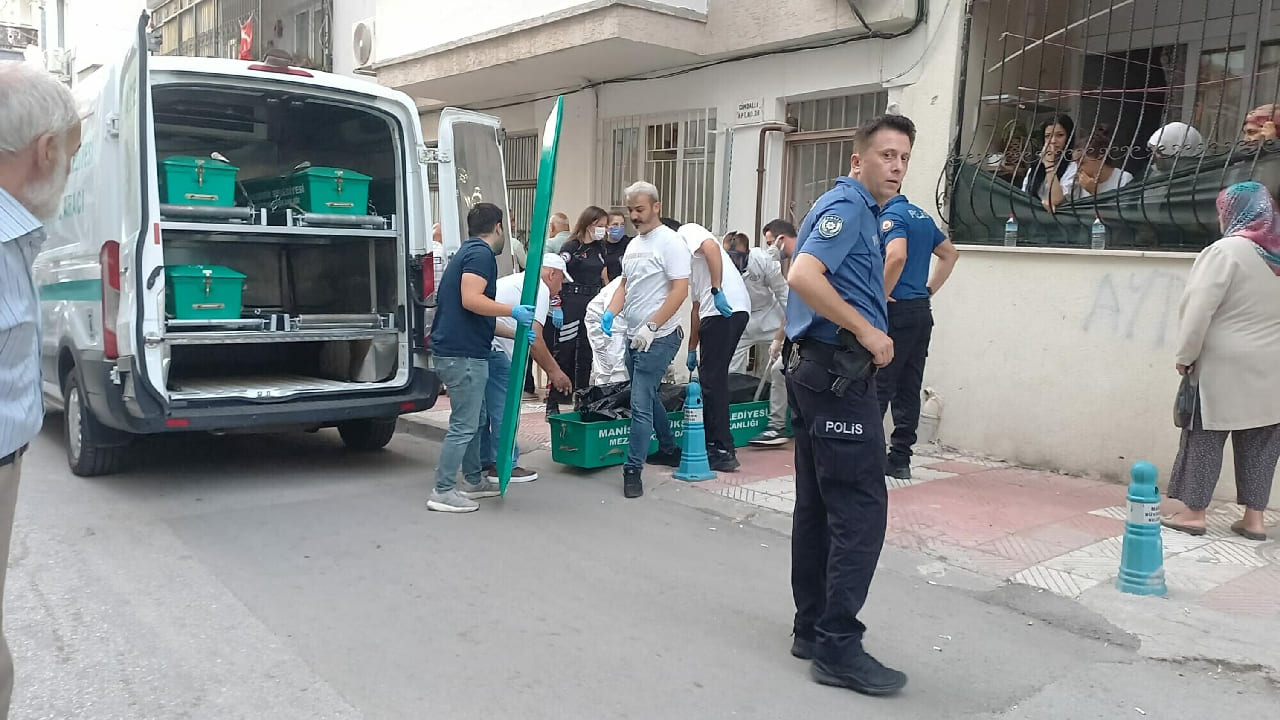 Kardeşinin uyuduğunu sandı: İki gün boyunca cesediyle aynı evde yaşadı