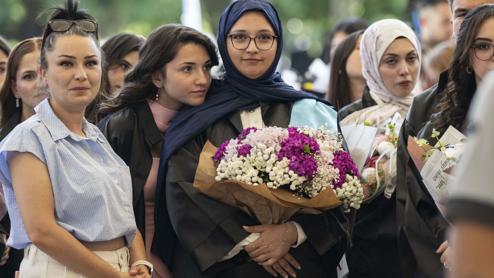 Enkazdan 248. saatte kurtarılmıştı! Mucize kız Aleyna'nın gurur günü