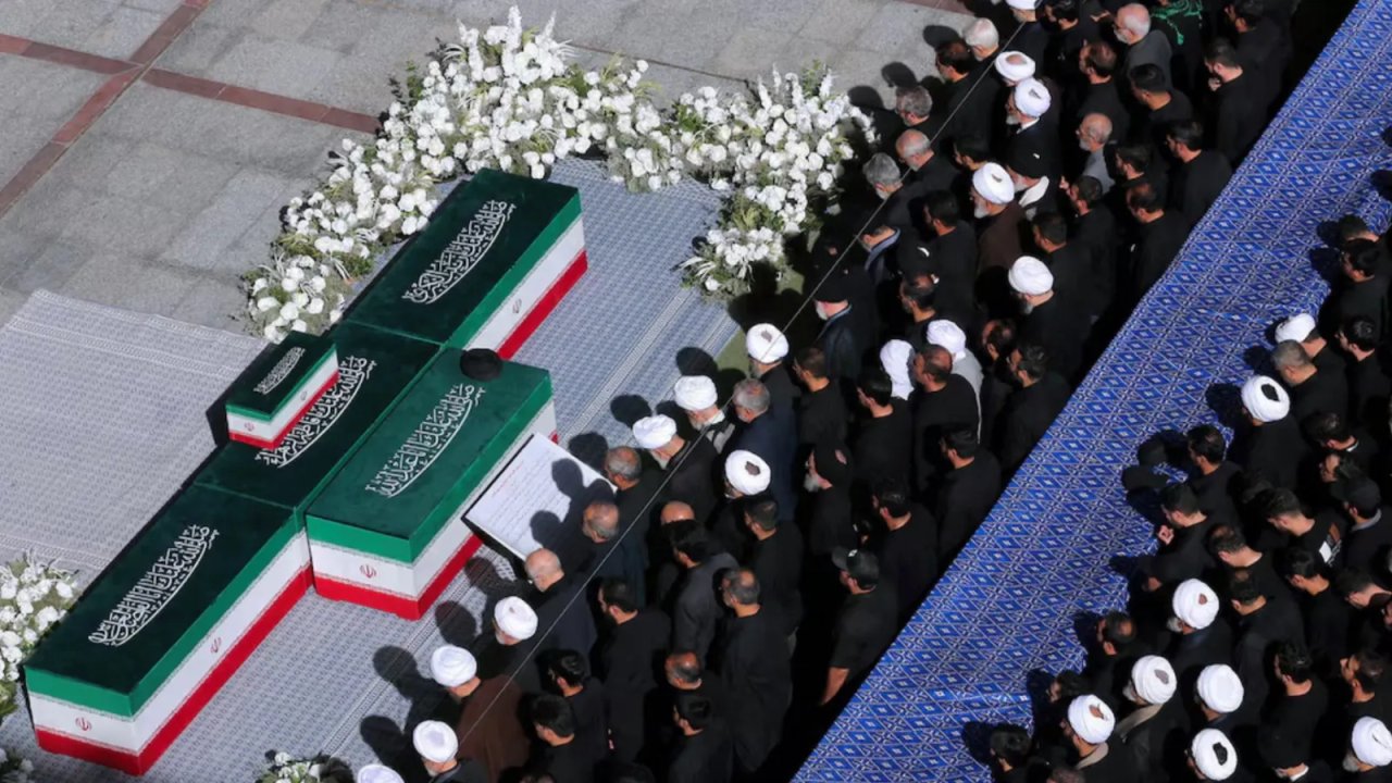 Hamaney'in Cenazesinde Dikkat Çeken Eksiklik: Üç Oğlu Vardı, Mücteba Yine Ortaya Çıkmadı!