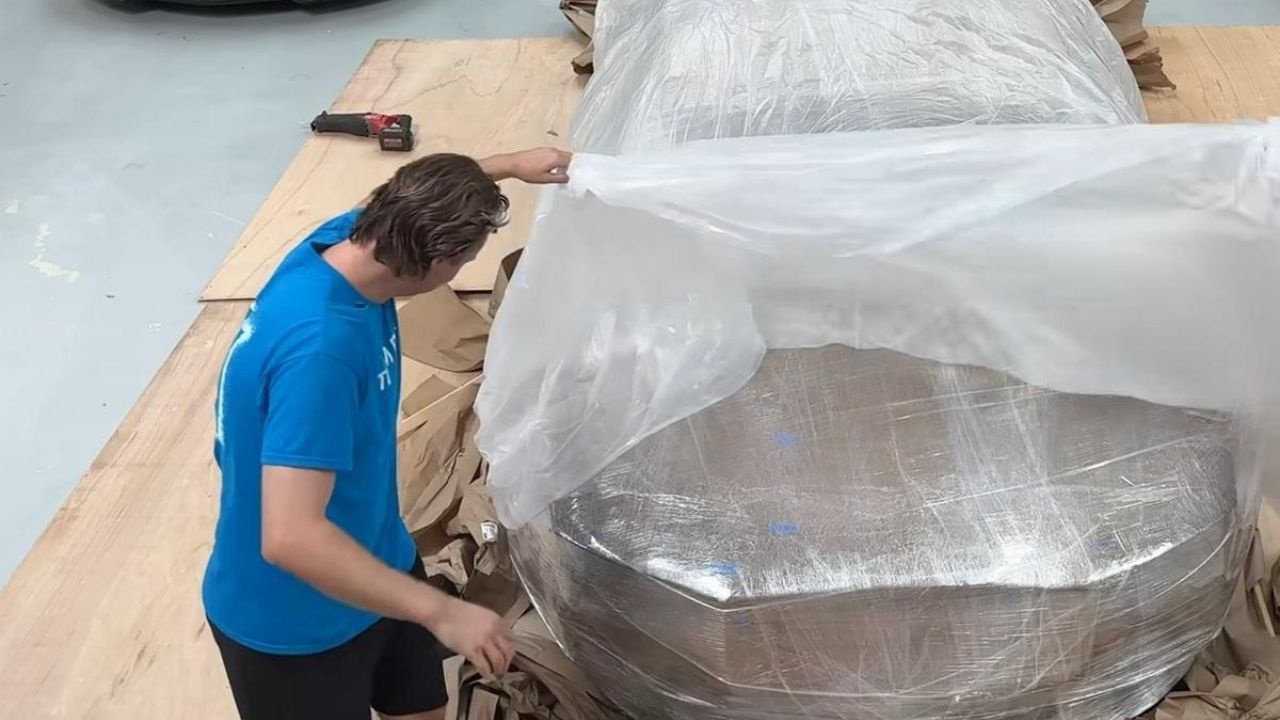 Otomobil Sipariş Etti, Gelen Paketle Şoke Oldu! Gerçek Sonradan Ortaya Çıktı!