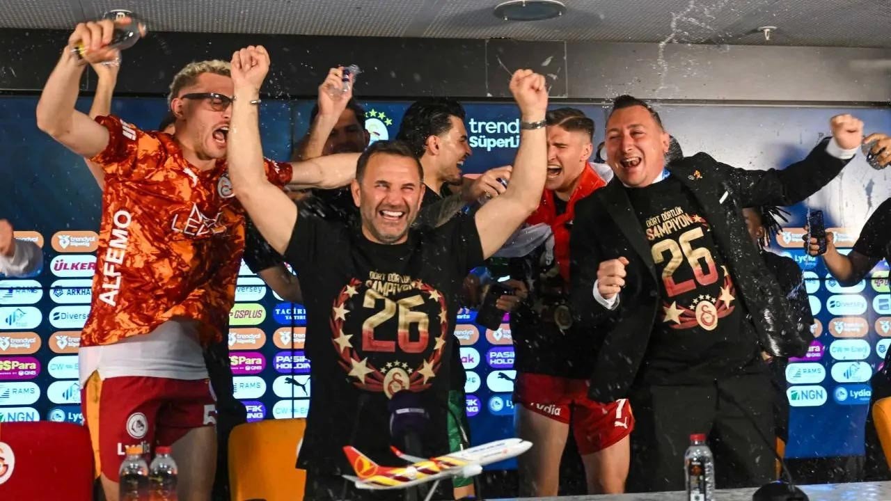 Okan Buruk Rekor Kırmaya Devam Ediyor! Galatasaray Tarihine Geçti