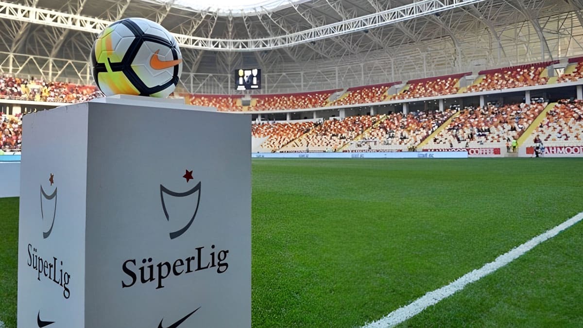Süper Lig'de yeni dönem başlıyor! Maç saatleri değişti, Dünya Kupası kuralları geliyor