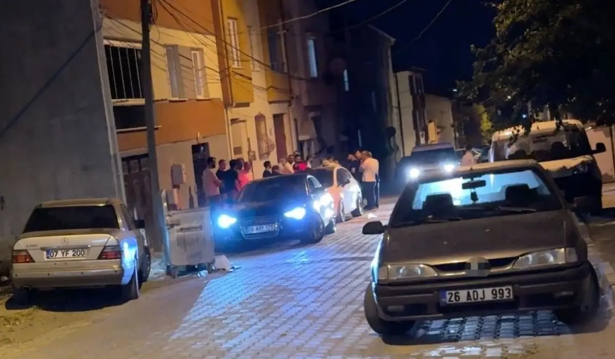 Eskişehir'de taşlı sopalı kavga! Aralarında polisin de bulunduğu 7 kişi yaralandı