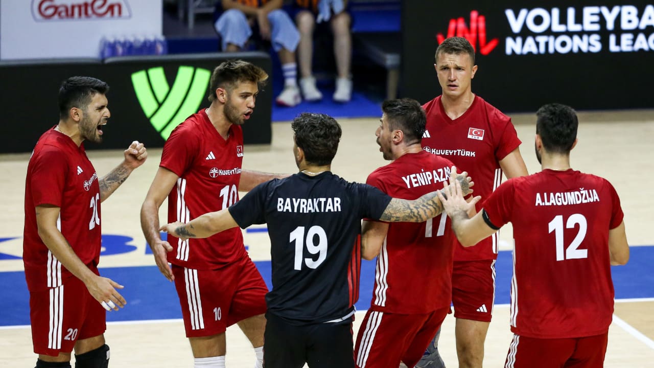 Harikasınız Filenin Efeleri! Milliler, Ukrayna'yı müthiş geri dönüşle devirdi