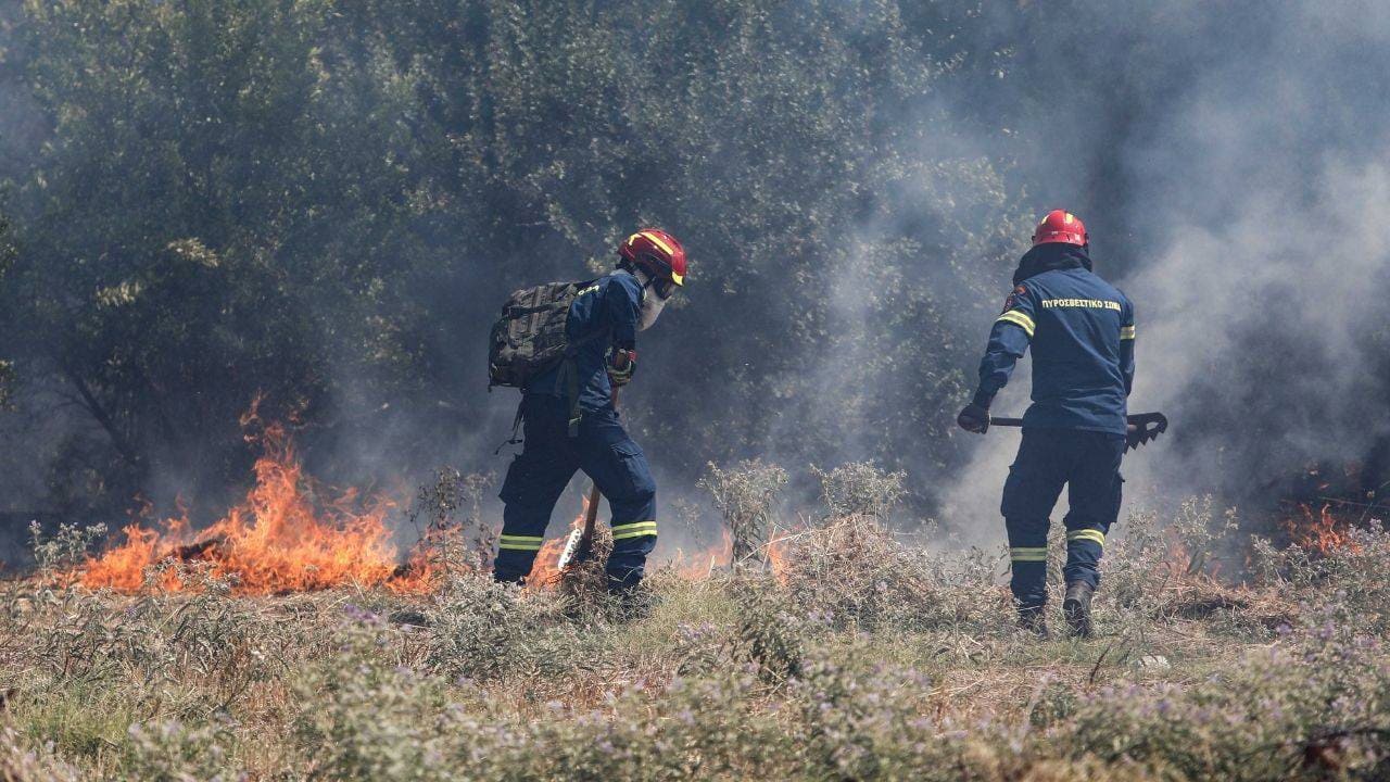 Yunanistan alevlerle mücadele ediyor! 40 dereceyi aşan sıcaklık yangın riskini artırdı