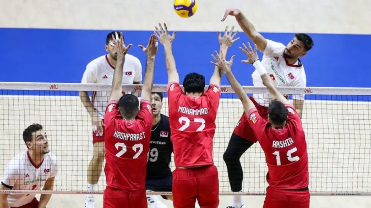 A Milli Erkek Voleybol Takımı tarih yazdı! Filenin Efeleri’nden büyük başarı!