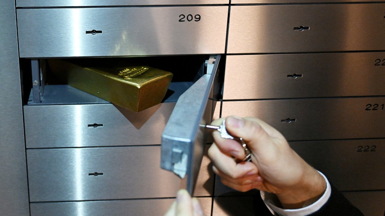Dünya altına yöneliyor! Merkez bankalarından rekor altın alımı beklentisi