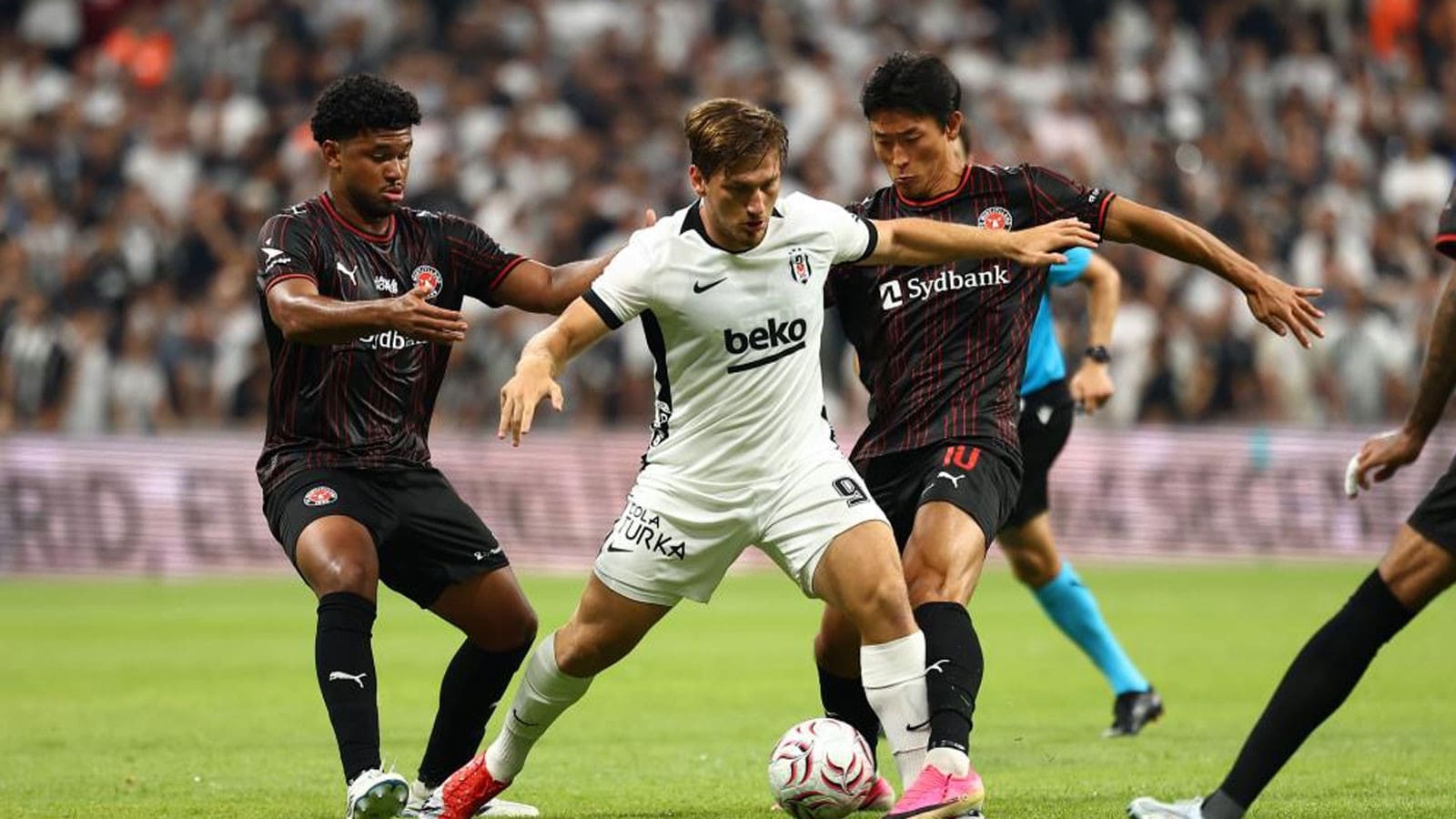 357 gün sonra siyah-beyazlı forma! Semih Kılıçsoy Beşiktaş taraftarıyla yeniden buluştu