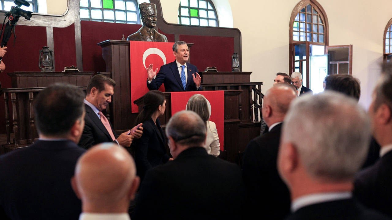 Özgür Özel, YENİ Parti'nin genel başkanı seçildi! Kurucular Kurulu oy birliğiyle karar aldı