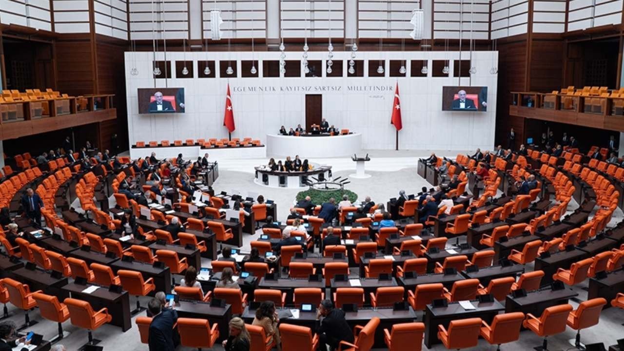 TBMM'de siyasi dengeler değişiyor! YENİ Parti Meclis'in ikinci büyük grubu oldu