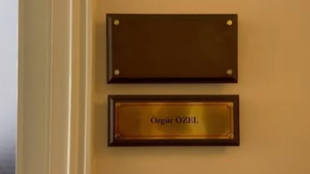 TBMM'de dikkat çeken değişiklik! Özgür Özel'in odasındaki CHP ibaresi kaldırıldı