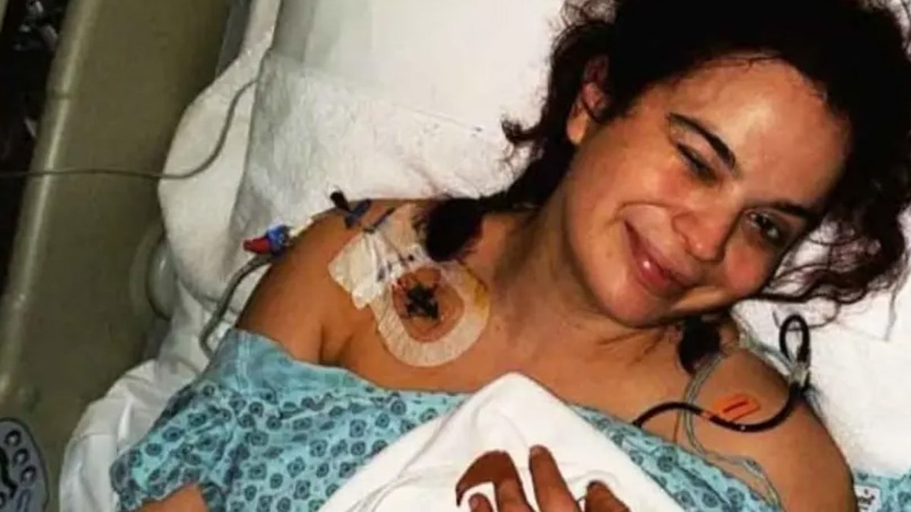 Aslı Bekiroğlu'ndan üzen haber! Ünlü oyuncu sekizinci kez ameliyat masasına yatacak