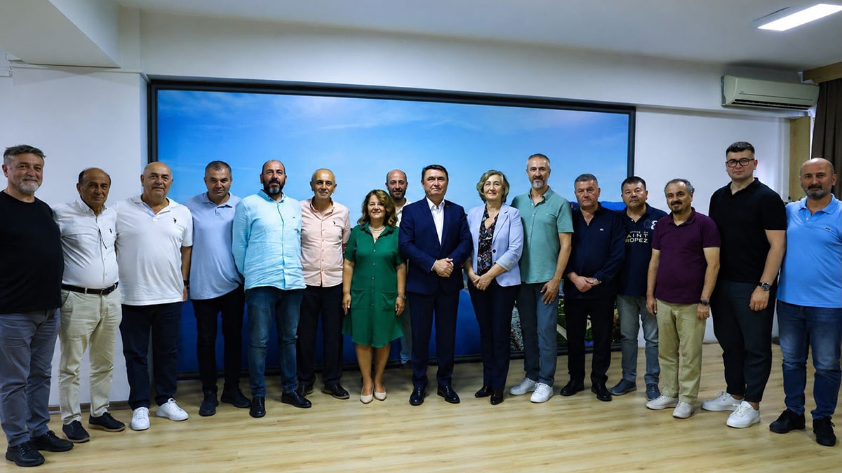 CHP'de Zonguldak depremi! Belediye Başkanı ve 16 meclis üyesi partiden ayrıldı