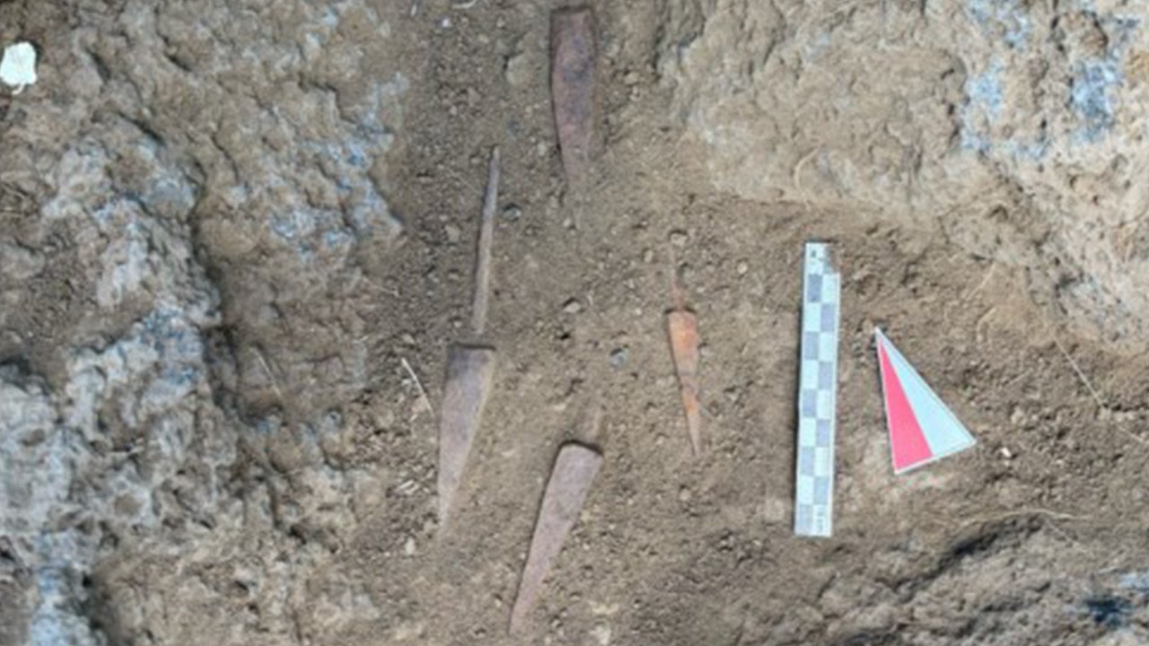 Malazgirt'in 955 yıllık sırrını aydınlatan keşif! Tarihi kuşatmaya ait izler bulundu!
